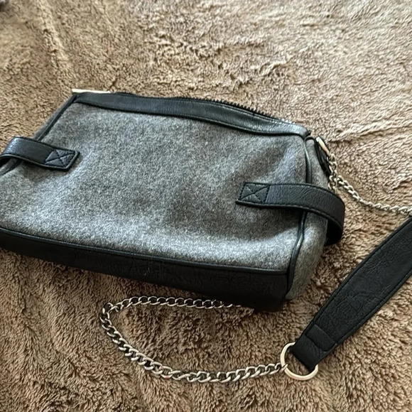 BCBGdneratiln grey and black crossbody - Picture 6 of 8